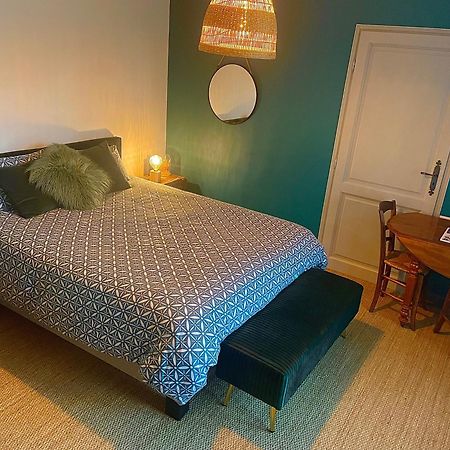 Bed and Breakfast Chez Guilem Сен-Мексан-л'Еколь Екстер'єр фото
